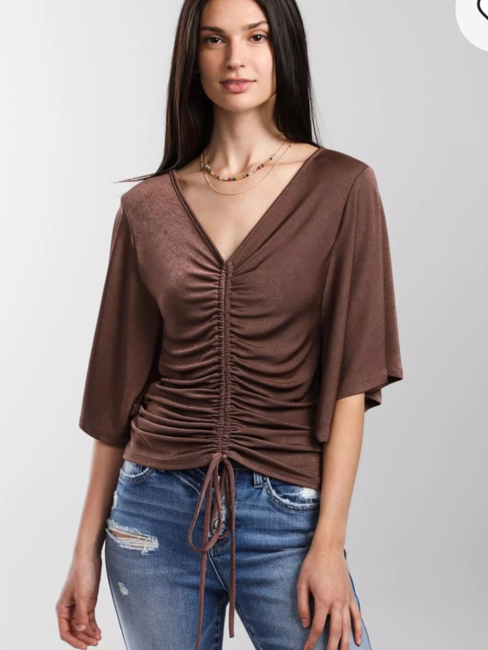 Daytrip cinch brown sheet vneck shirt
